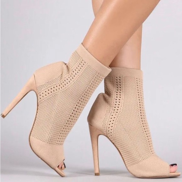 Nicole Miller Tan Knit Heels, sz 8 - Picture 4 of 4